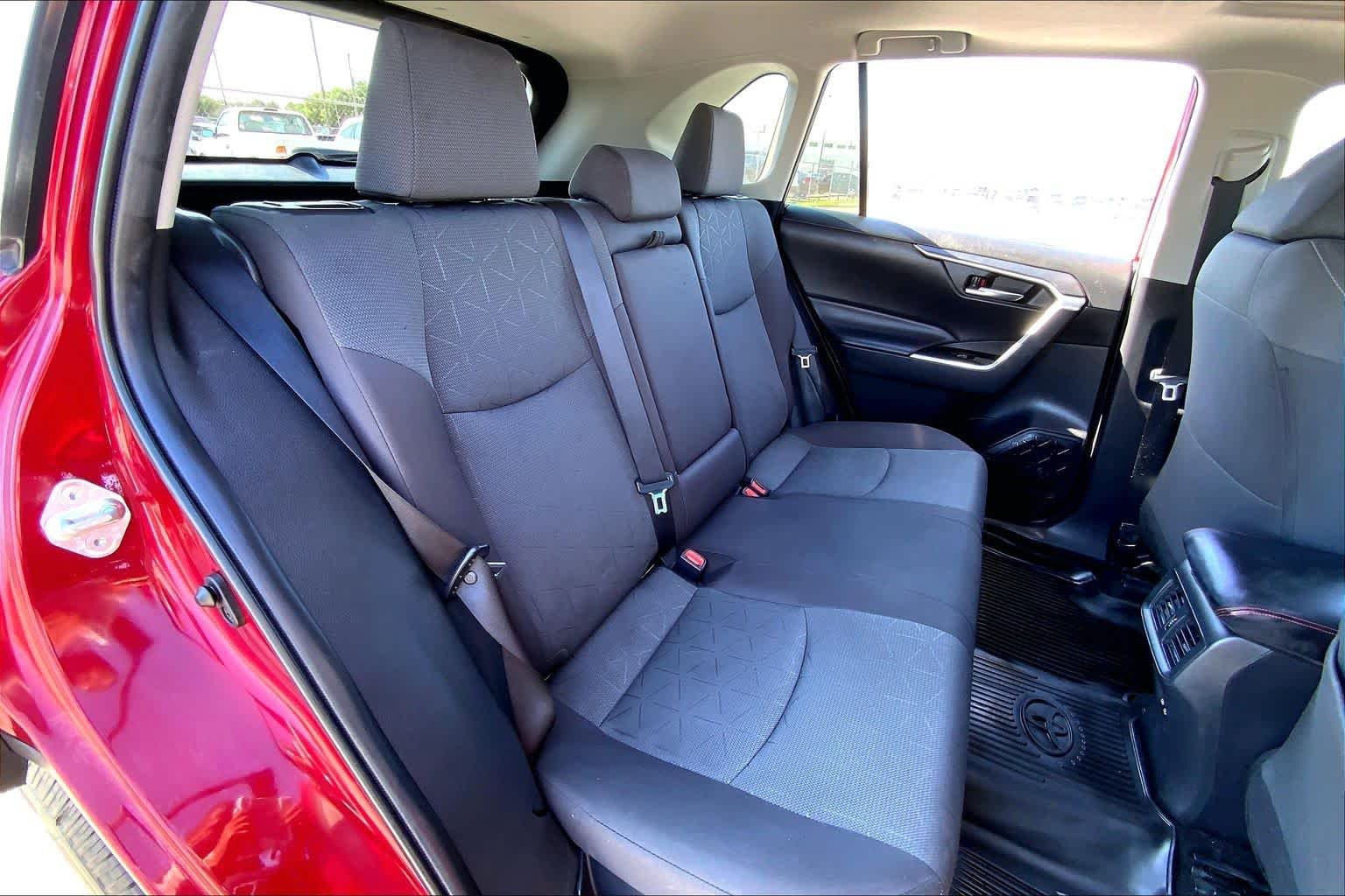 Used 2022 Ruby Flare Pearl Toyota Hybrid XLE image 19