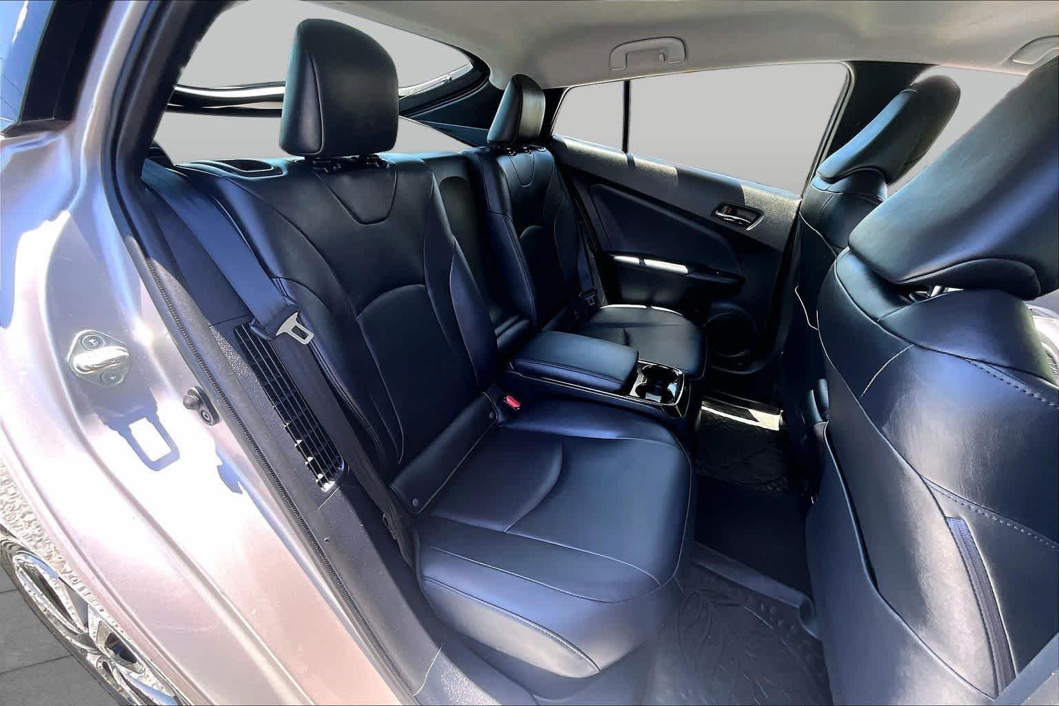 Used 2017 Titanium Glow Toyota Premium image 20