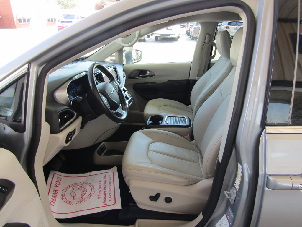 Used 2021 Silver Chrysler Touring L image 25