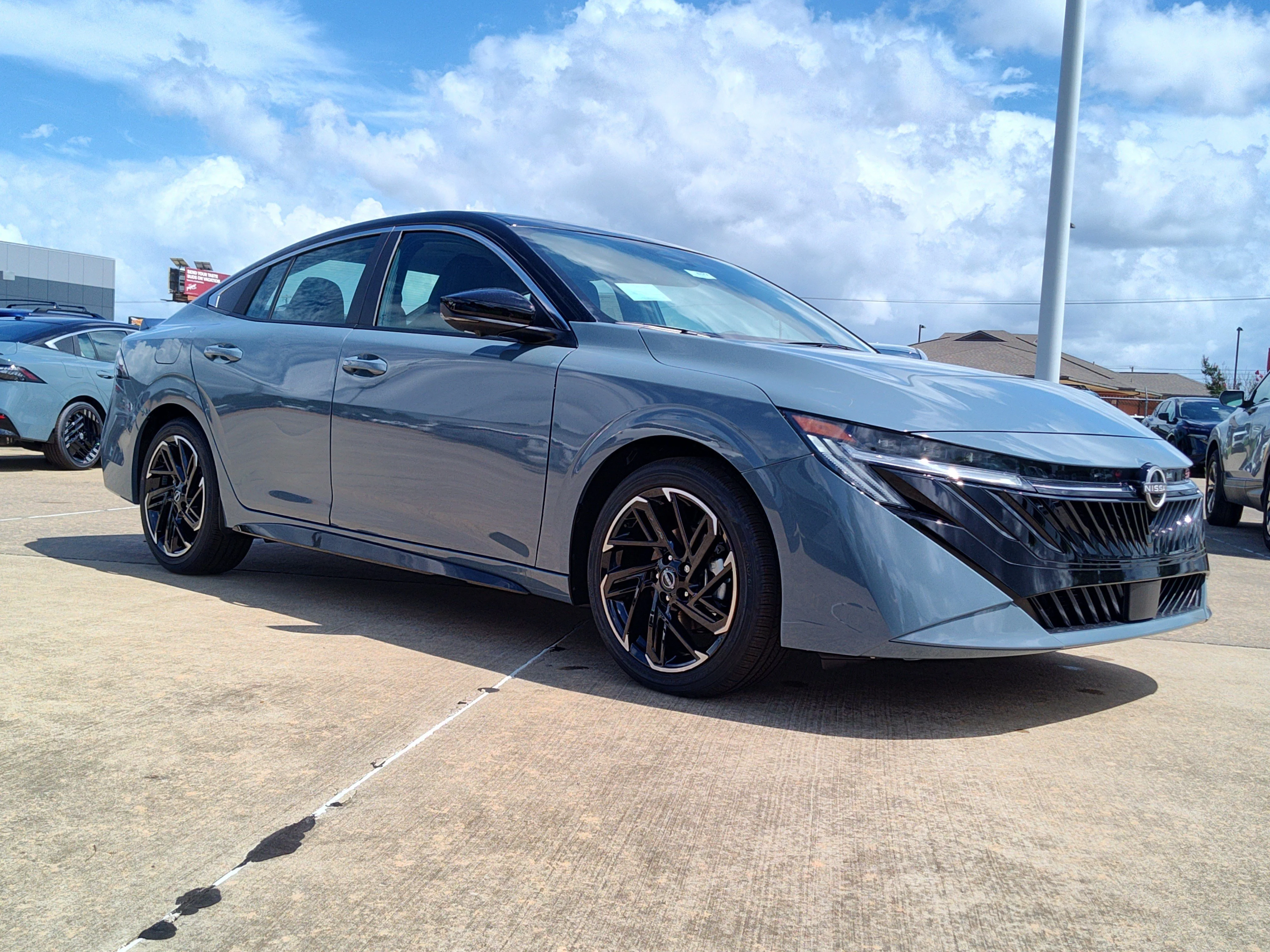 New 2026 Atlantic Gray Metallic / Super Black Two-tone Nissan SR image 6