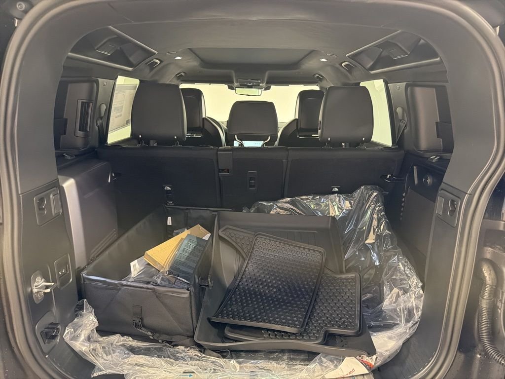 New 2026 Narvik Black Land Rover OCTA Black image 29