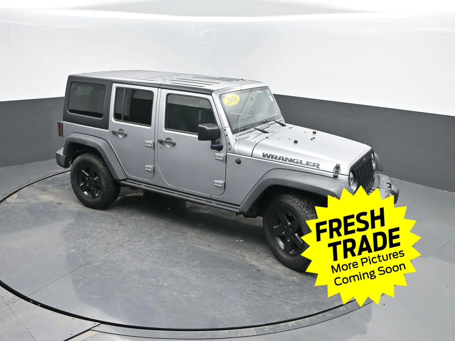 Used 2016 Billet Silver Metallic Clearcoat Jeep Black Bear image 33
