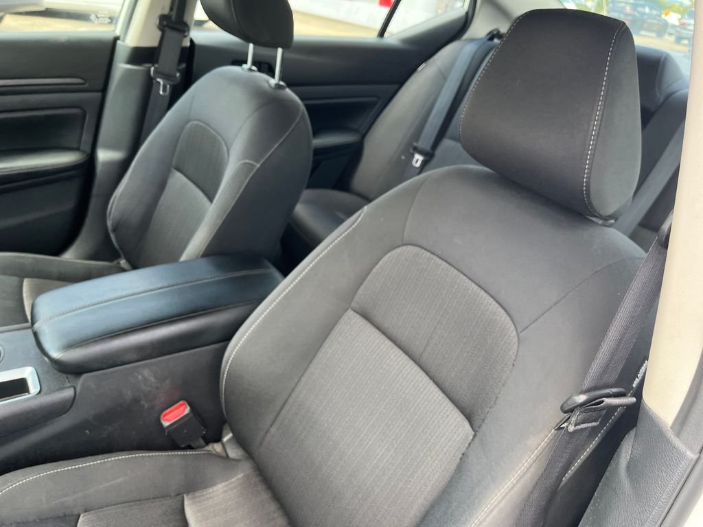Used 2025 White Nissan 2.5 SV image 12