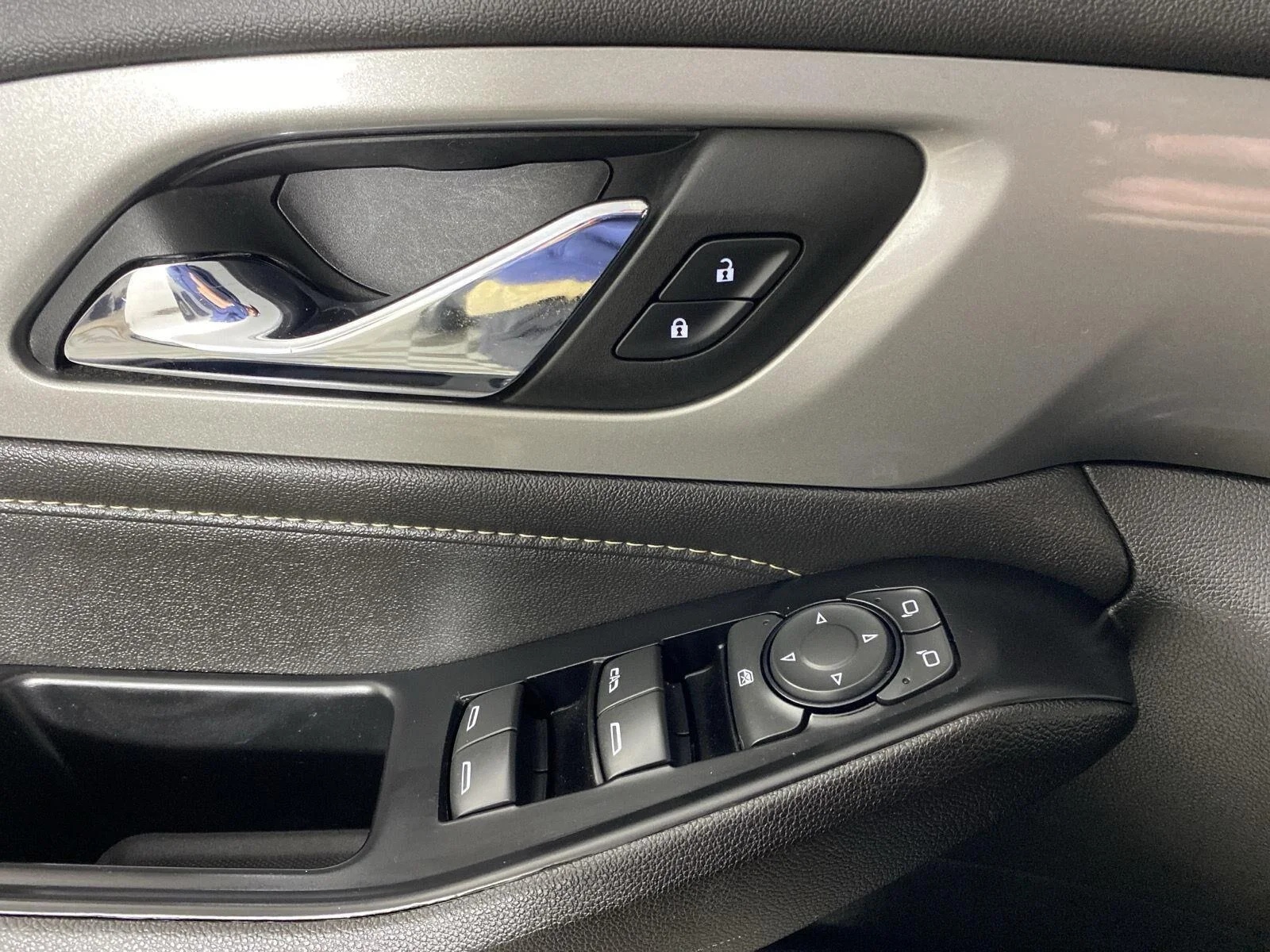 Used 2023 Northsky Blue Metallic Chevrolet LT Leather image 24