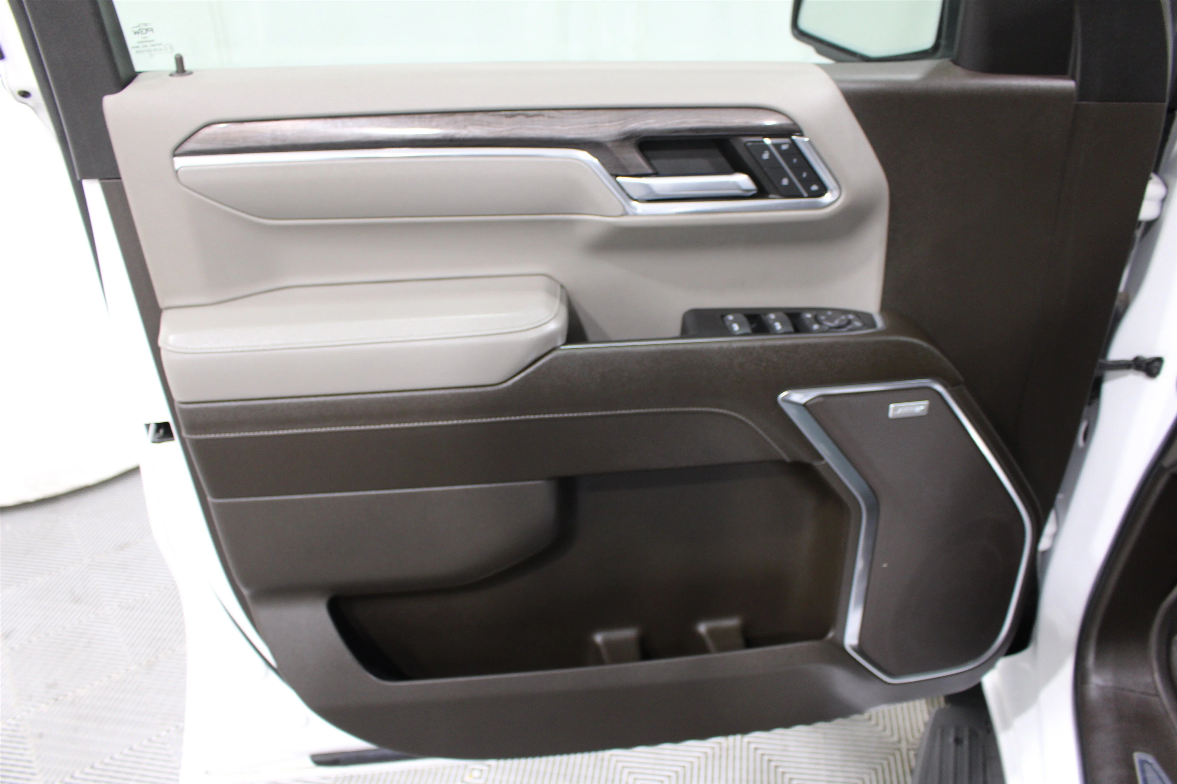 2024 Chevrolet Silverado 1500 LTZ - Photo 6