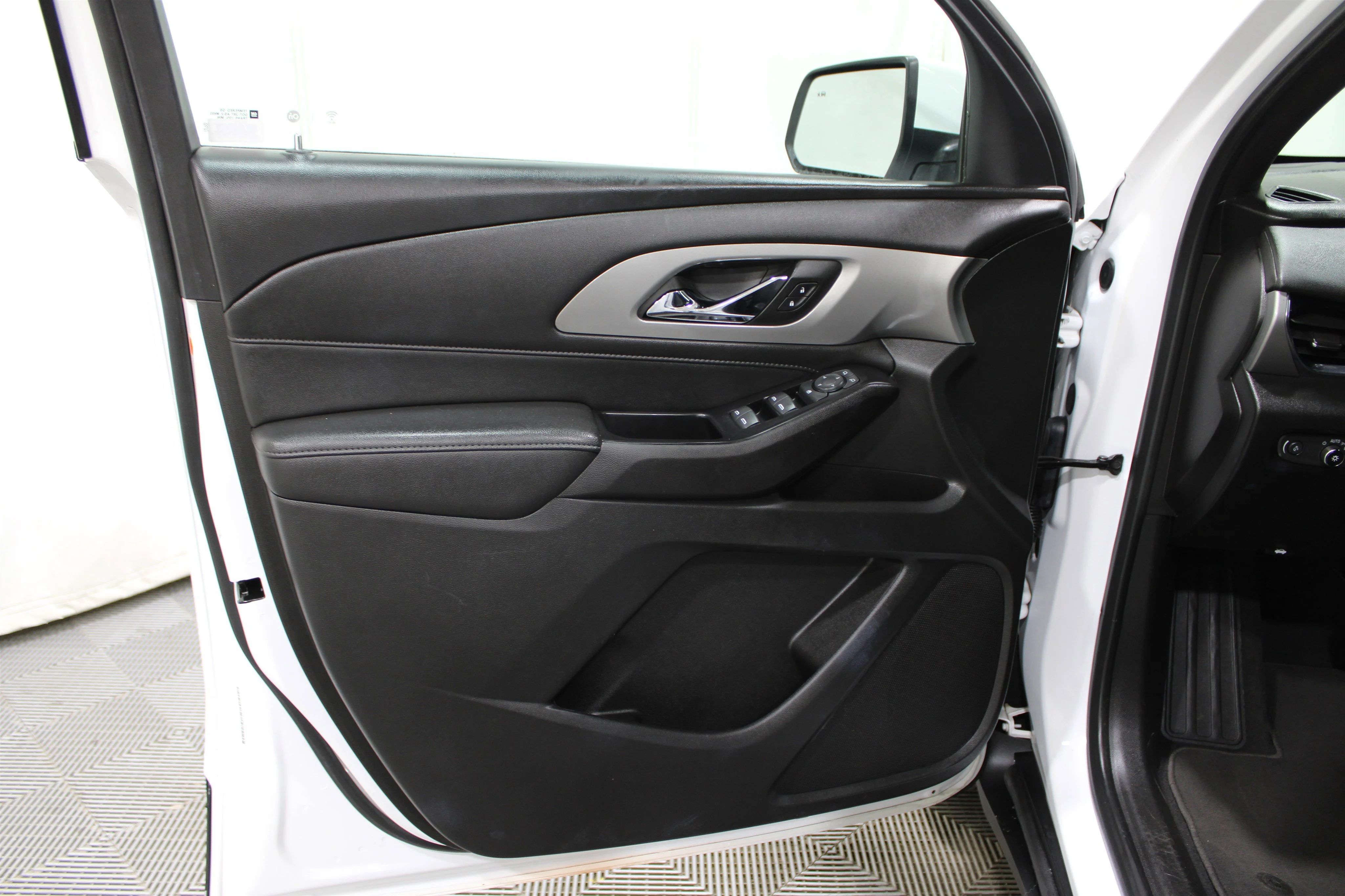 2023 Chevrolet Traverse 1LT - Photo 6