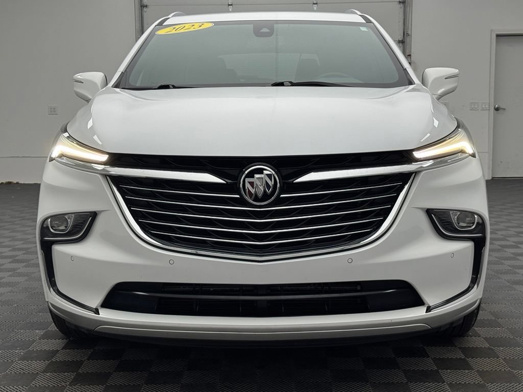 Used 2023 Summit White Buick Essence image 13