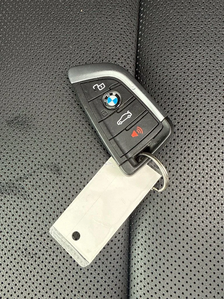 Used 2024 Black BMW xDrive30i image 27