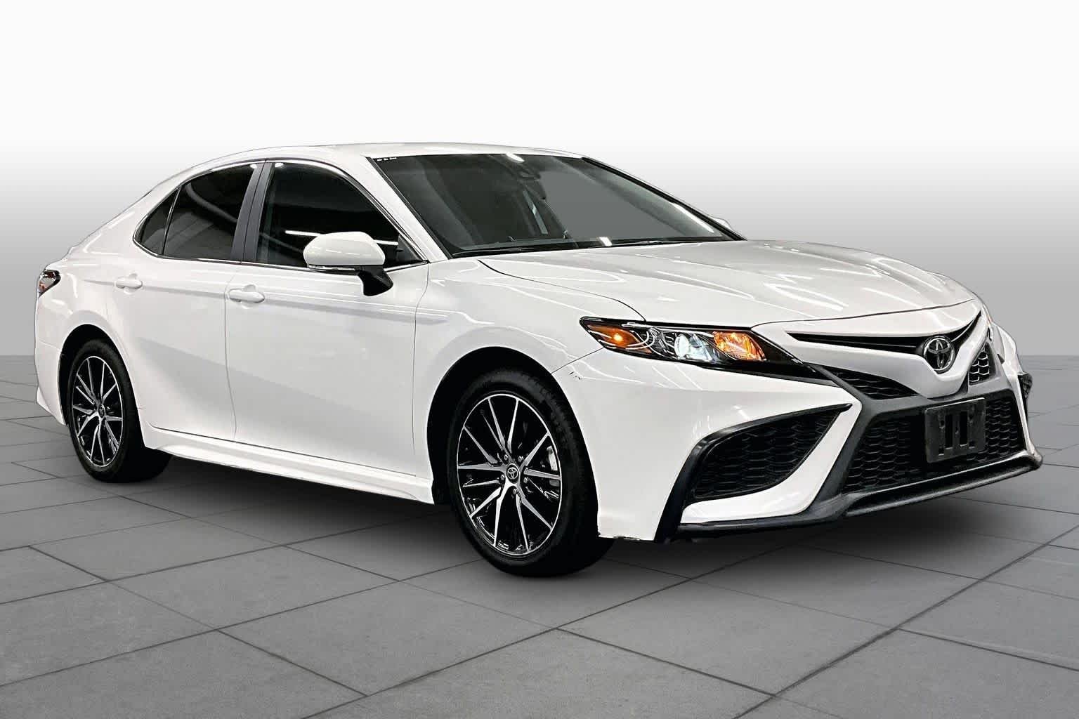 Used 2024 Ice Cap Toyota SE image 2