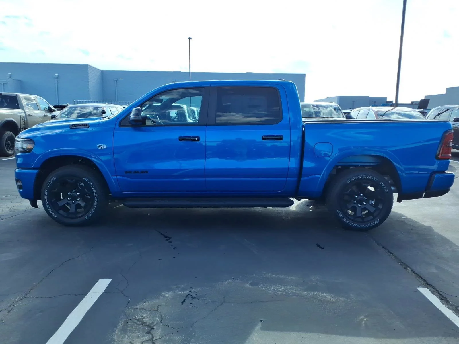 New 2026 Hydro Blue Pearl-Coat Exterior Paint RAM Big Horn/Lone Star image 3