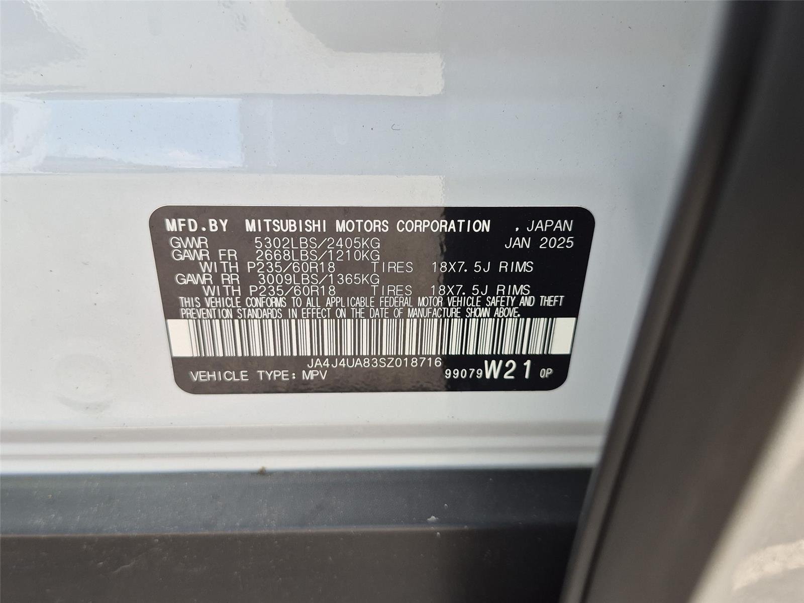 Used 2025 White Diamond Mitsubishi ES image 42