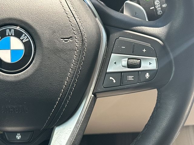 Used 2021 Gray BMW xDrive40i image 27