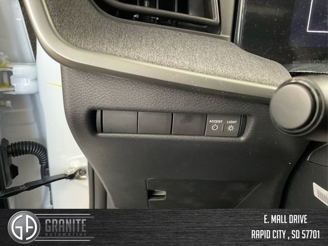 2025 Nissan Kicks SV AWD - Photo 17