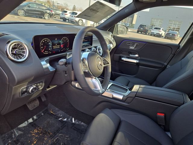 New 2026 Mountain Grey Metallic Mercedes-Benz GLB250 image 24