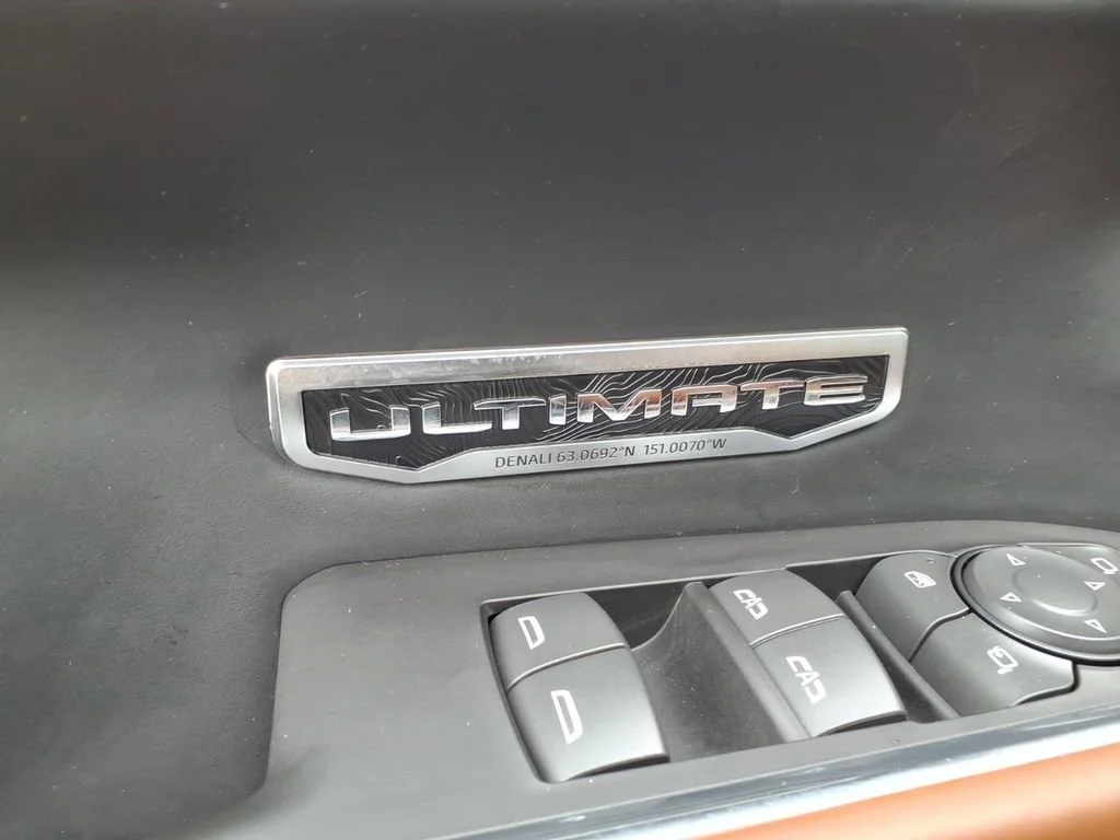 Used 2025 Onyx Black GMC Denali Ultimate image 15