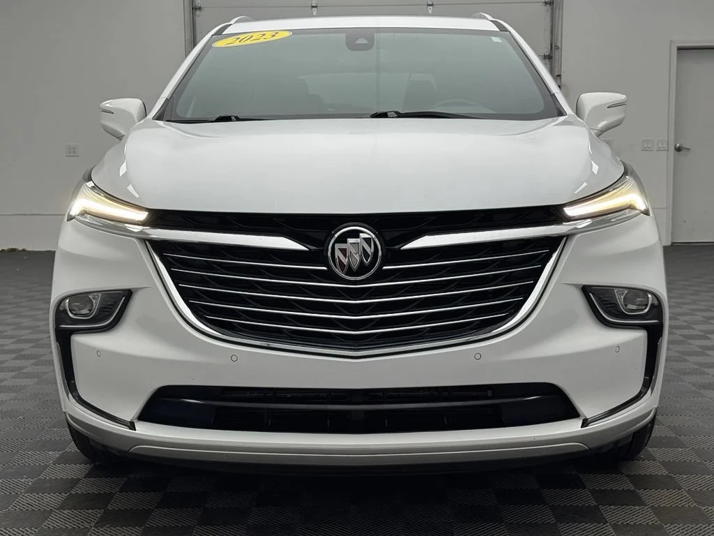 Used 2023 Summit White Buick Essence image 13