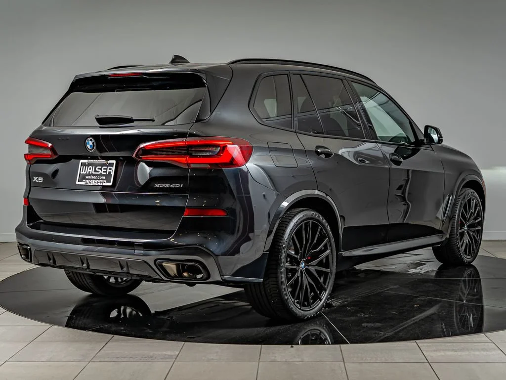 Used 2023 Black Sapphire Metallic BMW xDrive40i image 5