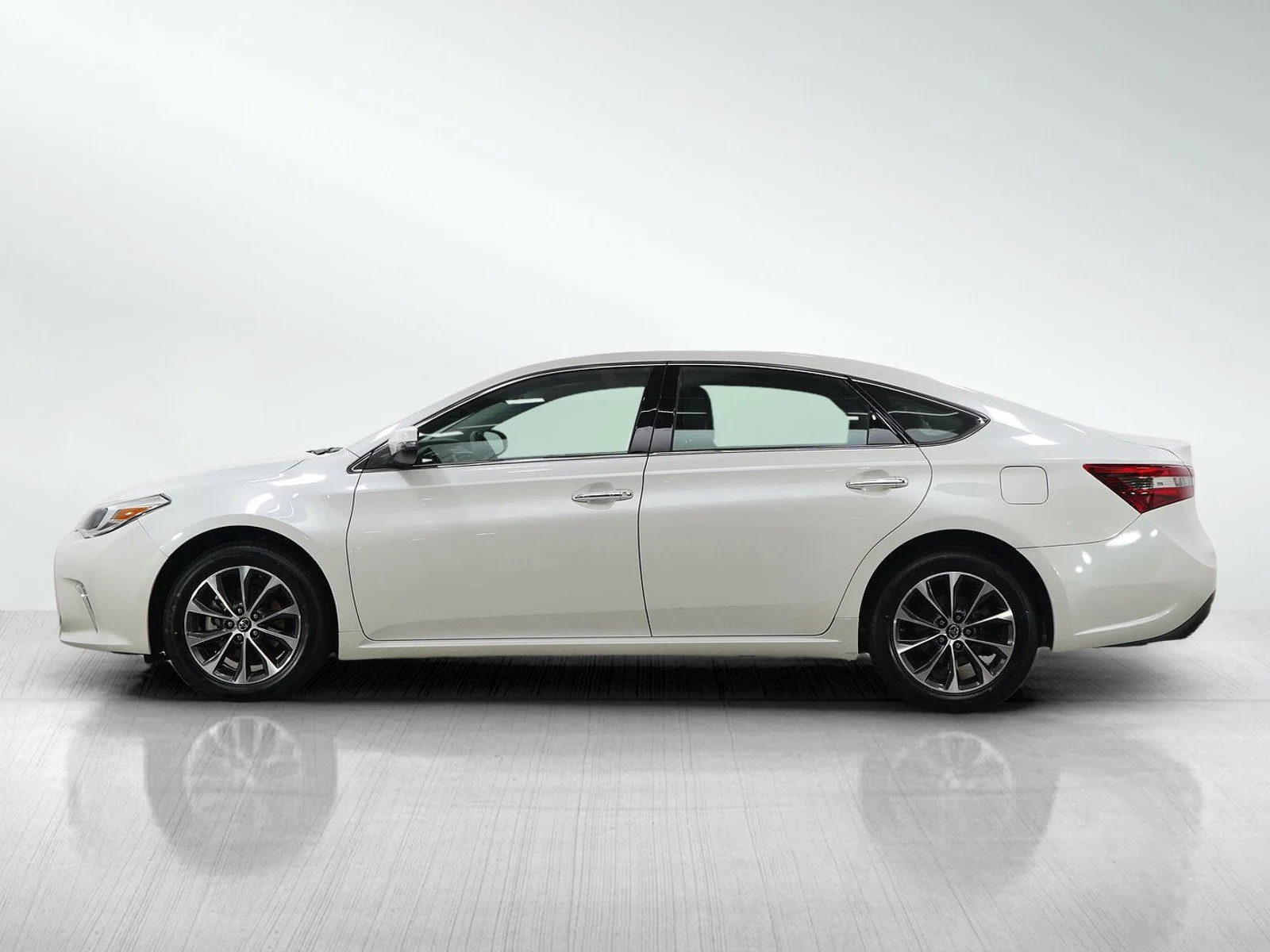 Used 2018 Toyota Avalon XLE Premium with VIN 4T1BK1EB8JU277858 for sale in Minneapolis, Minnesota