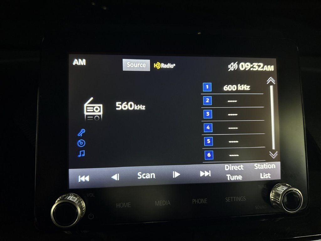 Used 2023 Silver Mitsubishi LE image 26