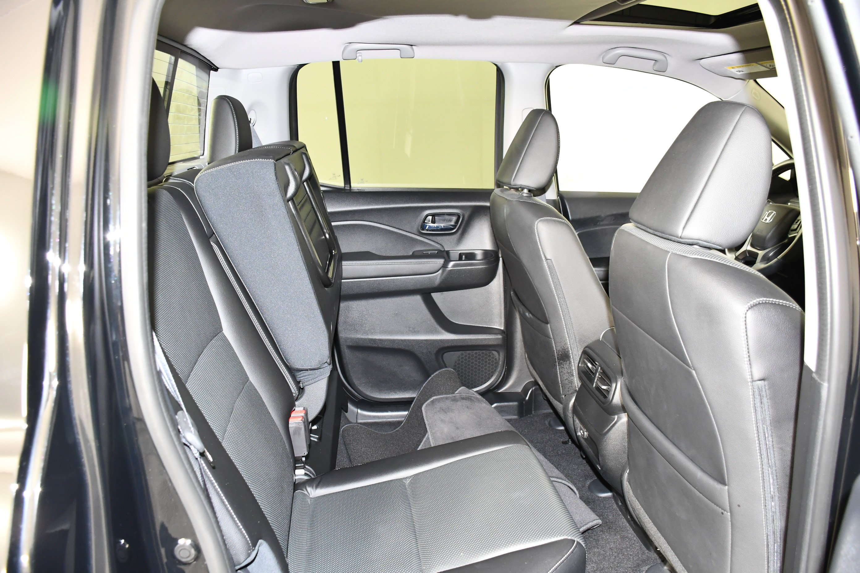 Certified Used 2024 Crystal Black Pearl Honda AWD RTL image 35