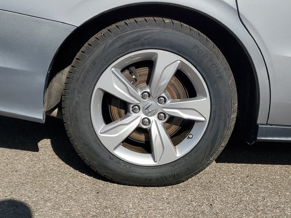 Certified Used 2020 Lunar Silver Metallic Honda EX-L image 5