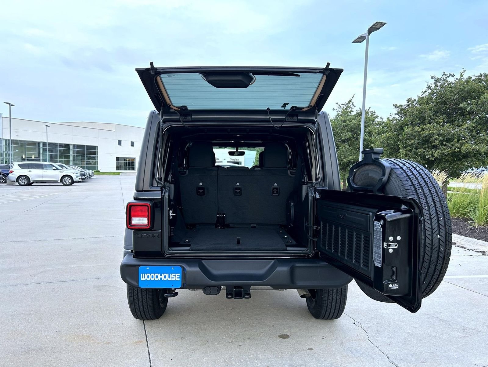 Used 2022 Black Jeep Unlimited Sport Altitude image 21