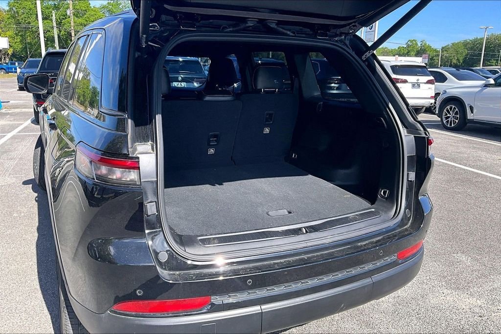 Used 2022 Black Jeep Altitude image 36
