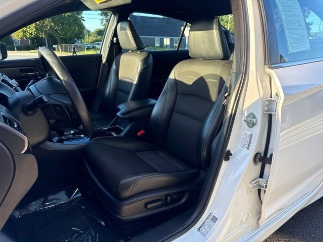 Used 2016 White Honda Sport image 13