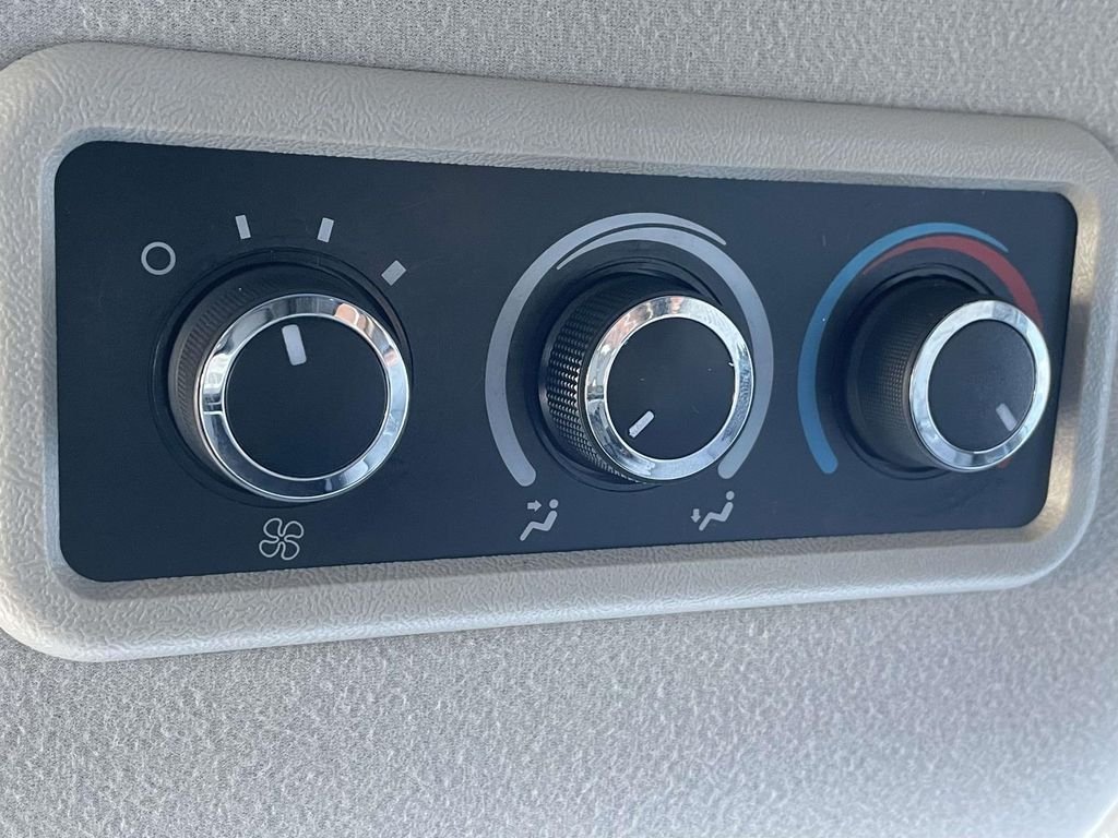 2017 Chevrolet Express Passenger LS - Photo 27
