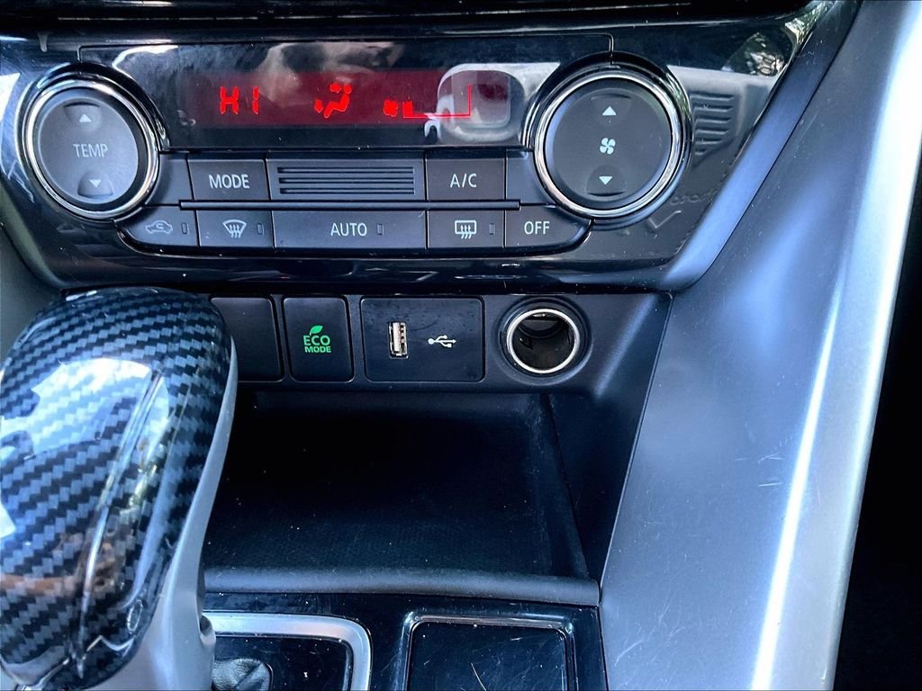 Used 2022 Silver Mitsubishi ES image 27