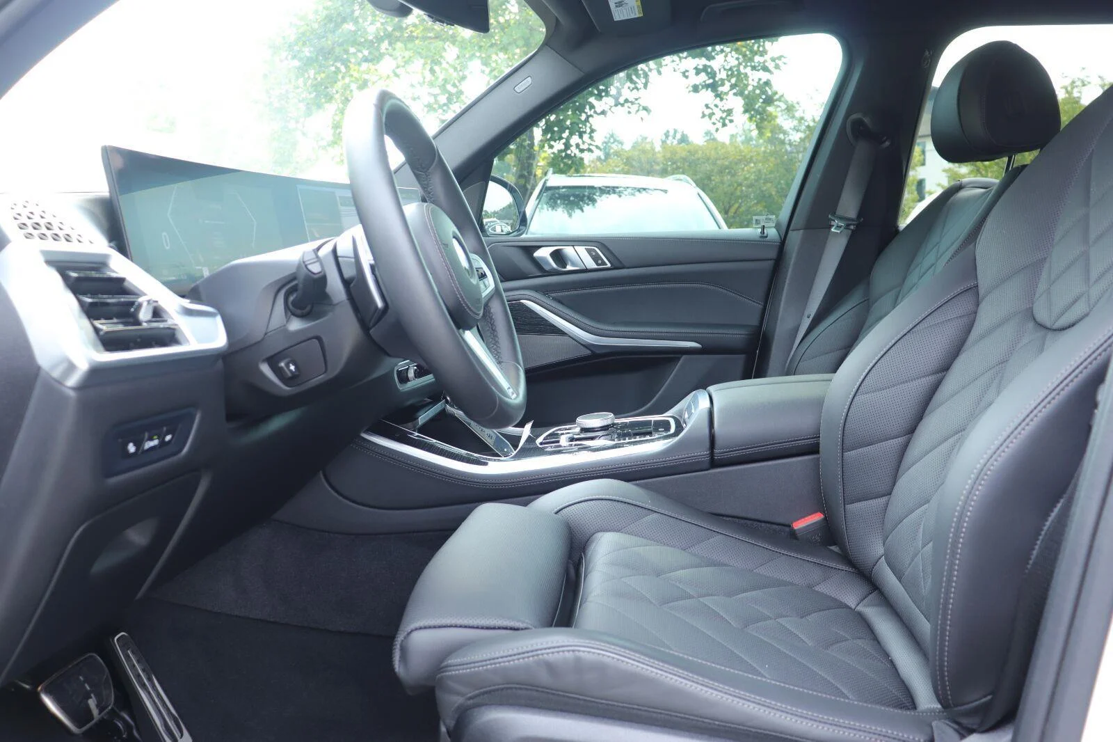 Certified Used 2024 Alpine White BMW xDrive40i image 12
