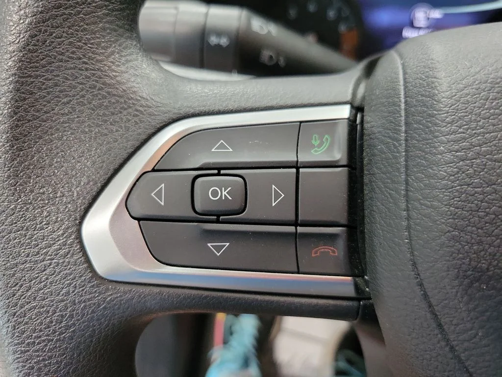 Used 2023 White Jeep Sport image 33