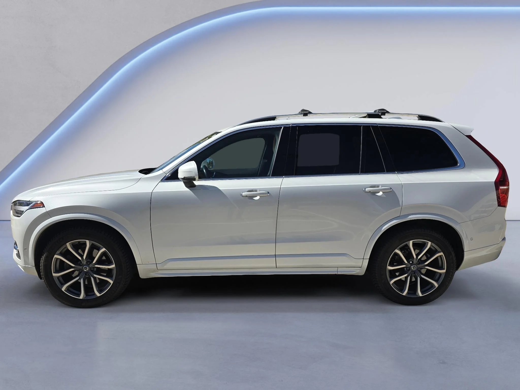 Used 2019 Crystal White Pearl Metallic Volvo Momentum image 2