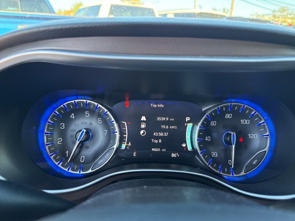 Used 2018 Silver Chrysler Touring L Plus image 18