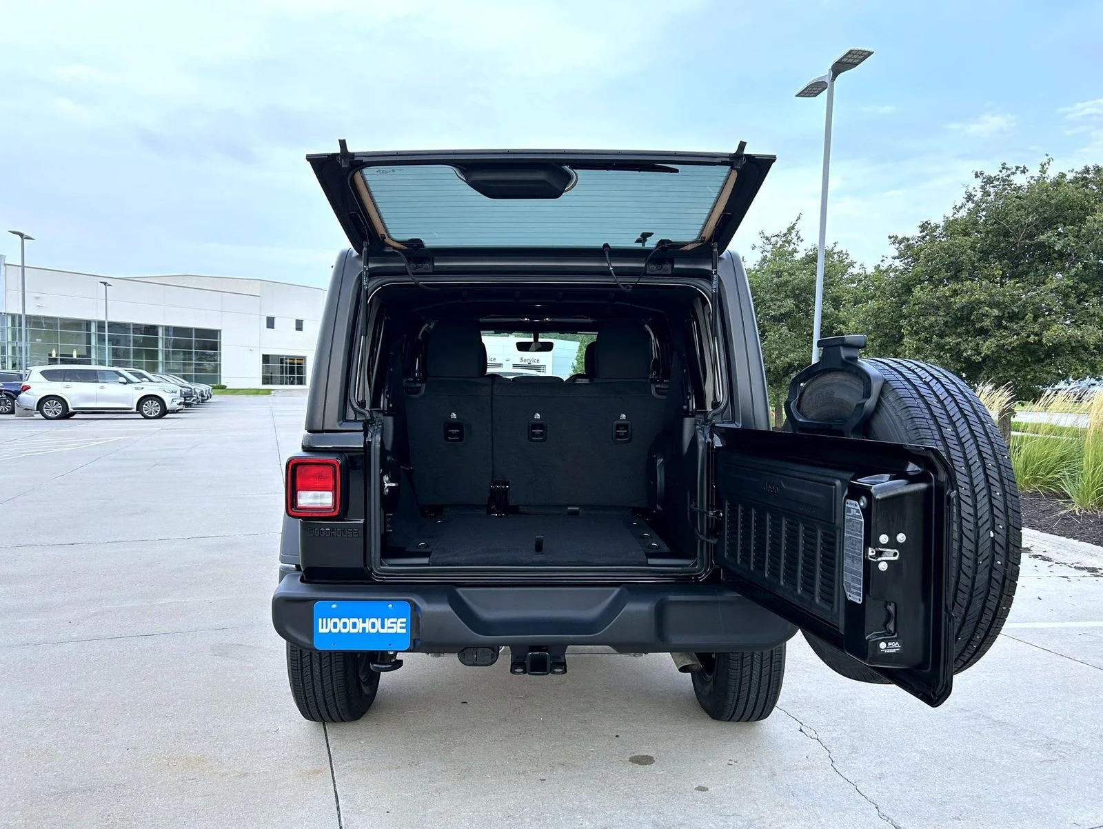 Used 2022 Black Jeep Unlimited Sport Altitude image 21