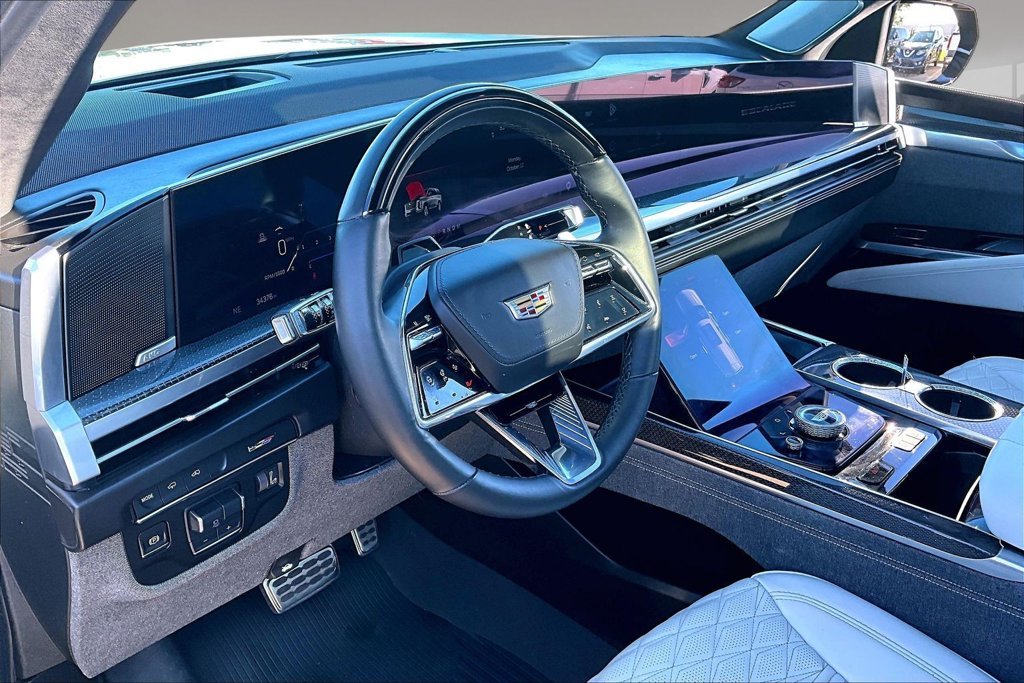 Used 2025 Green Cadillac V-Series image 13