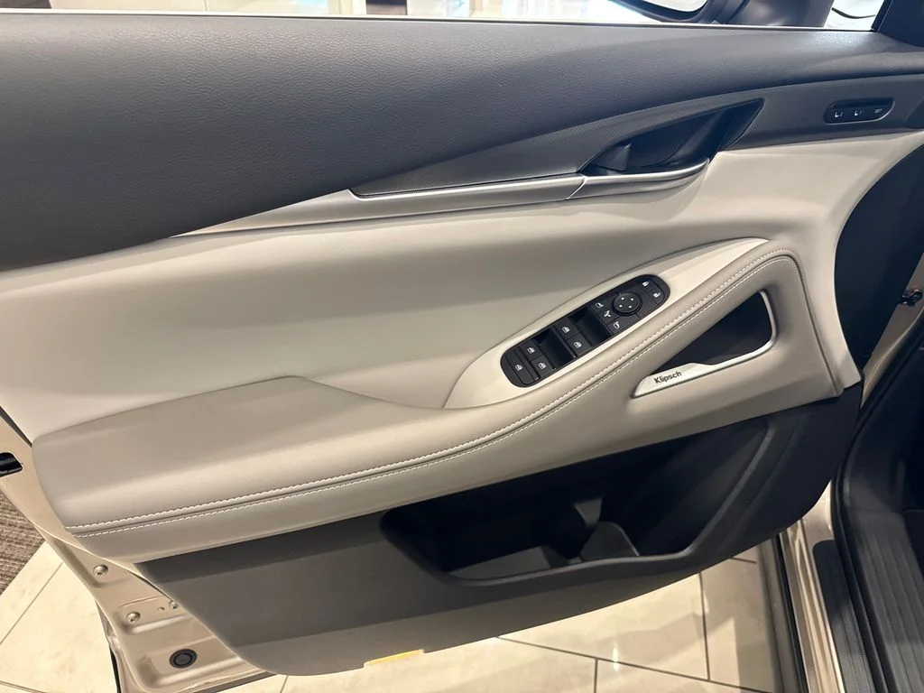 New 2027 WARM TITANIUM INFINITI Luxe FWD image 8
