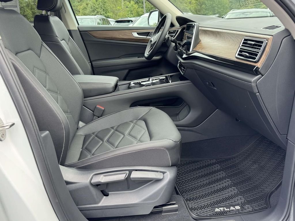 2026 Volkswagen Atlas SE w/Tech - Photo 16