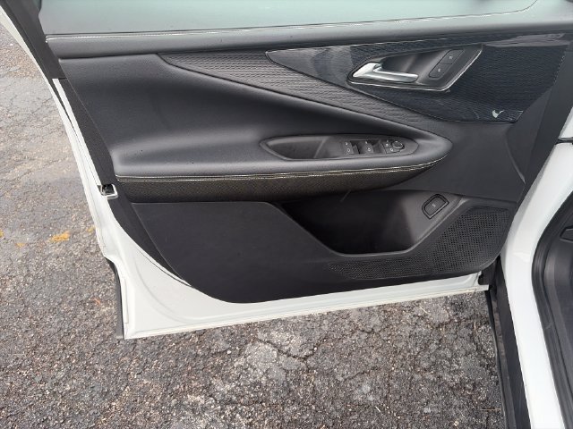 Used 2024 Summit White Chevrolet LT image 24