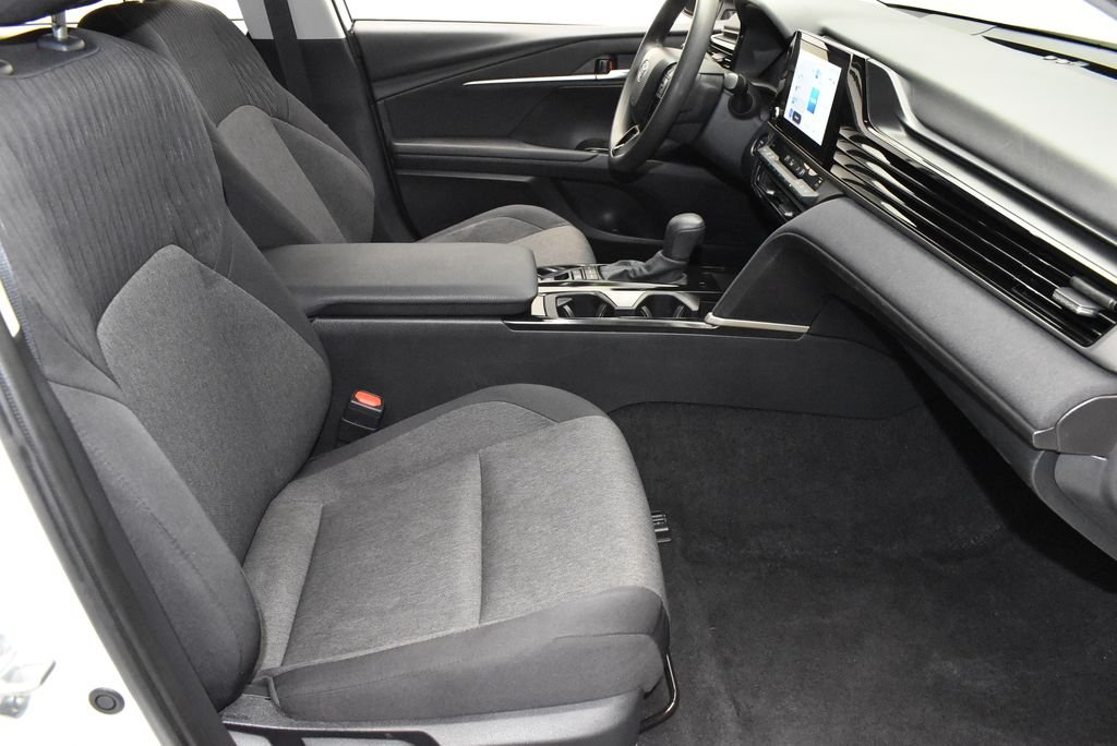 Used 2025 White Toyota LE image 22