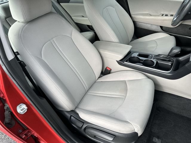 Used 2019 Red Hyundai SE image 26