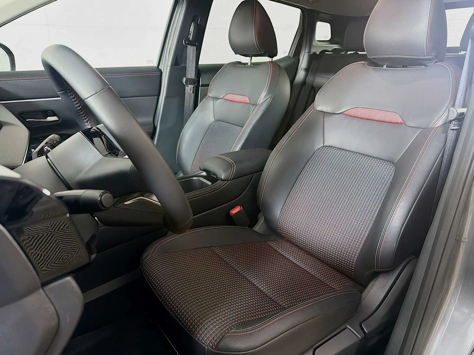 Certified Used 2025 Gun Metallic Nissan SR image 16