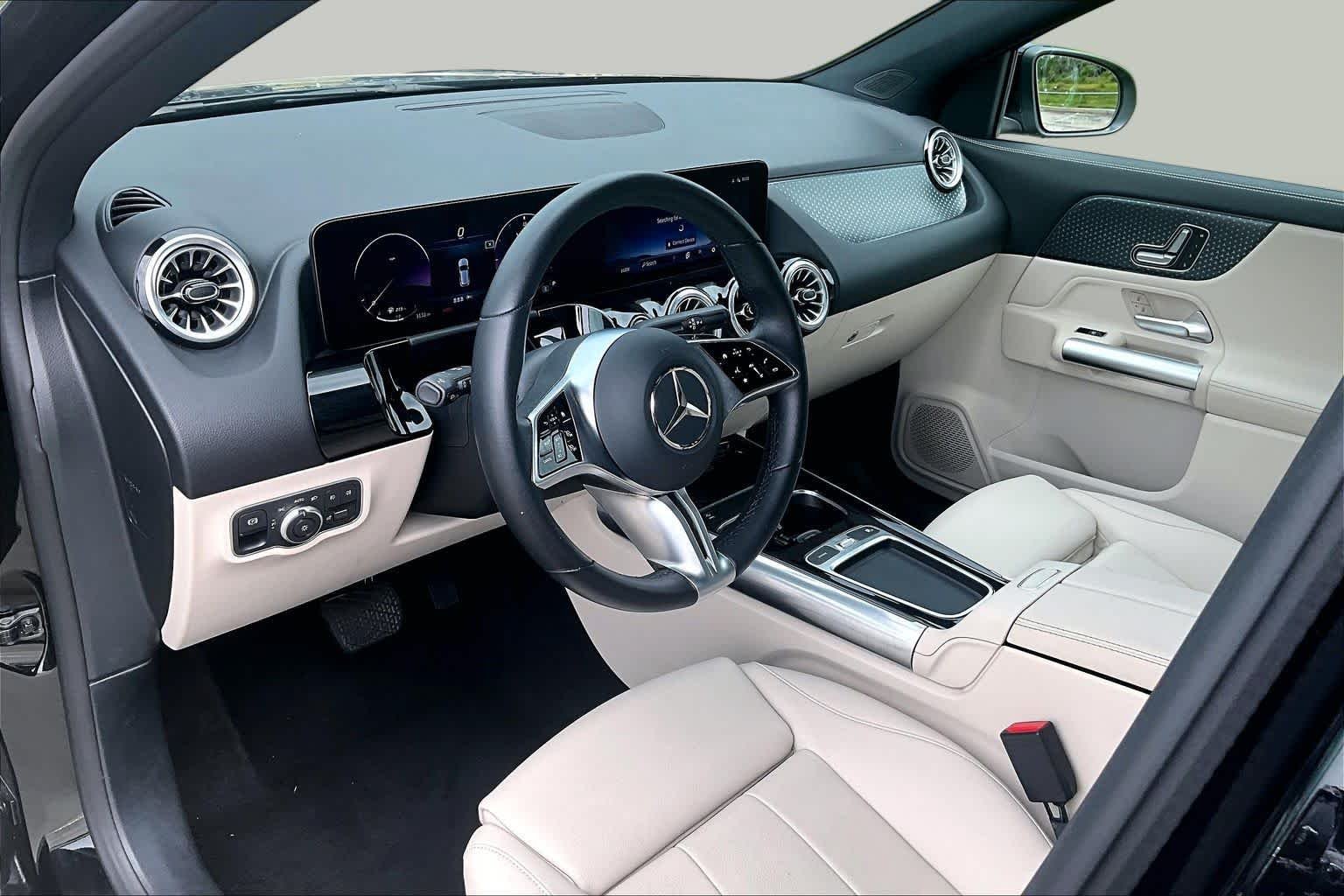 Used 2025 Night Black Mercedes-Benz GLA 250 image 16