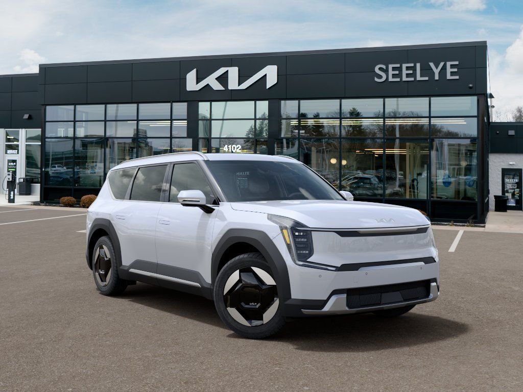 New 2026 White Kia Wind image 8