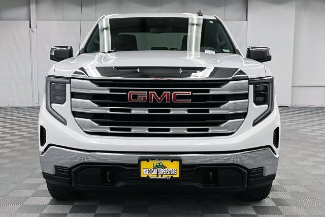 Used 2023 Summit White GMC SLE image 4