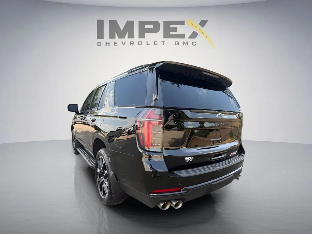 Used 2025  Chevrolet RST image 3