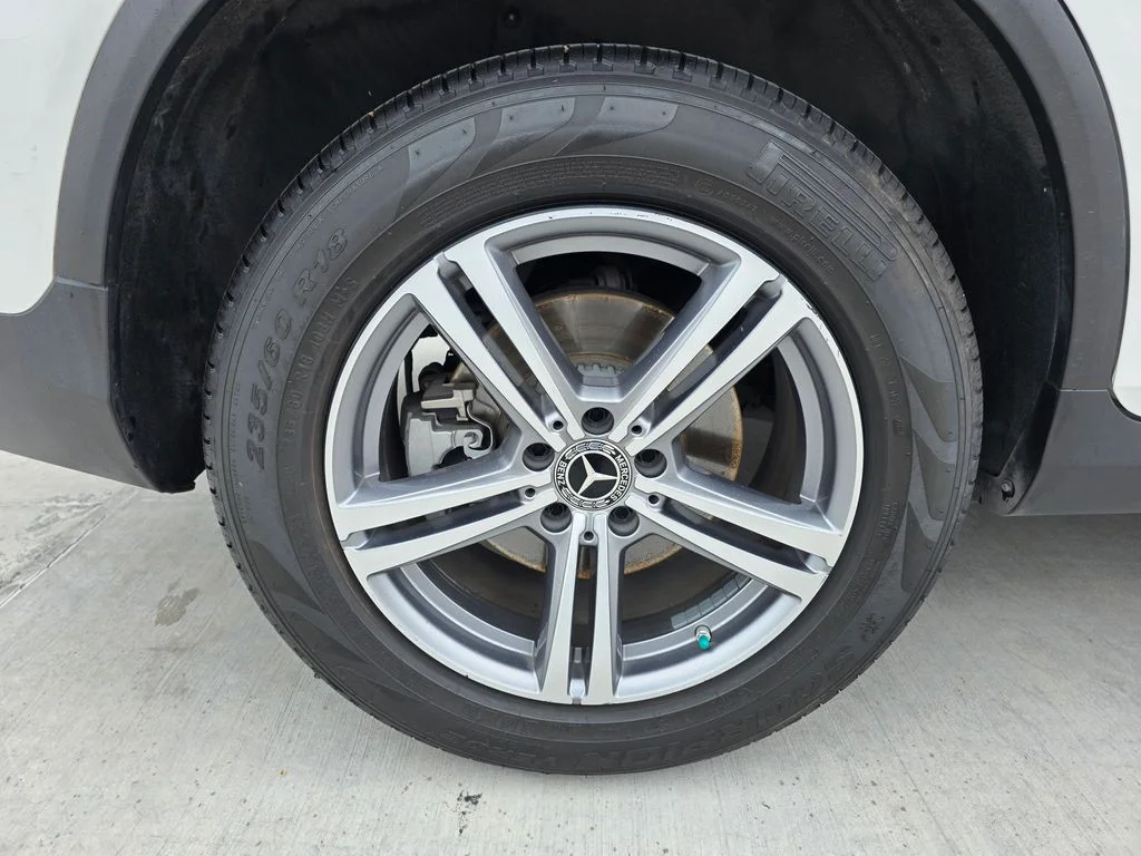Used 2022 White Mercedes-Benz GLC 300 image 9