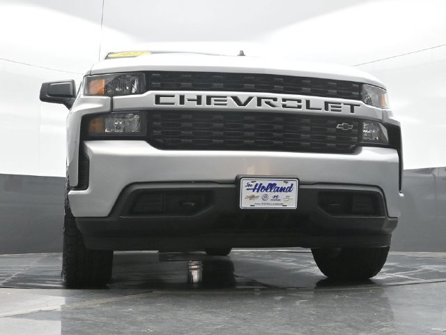 Used 2022 Silver Chevrolet Custom image 22