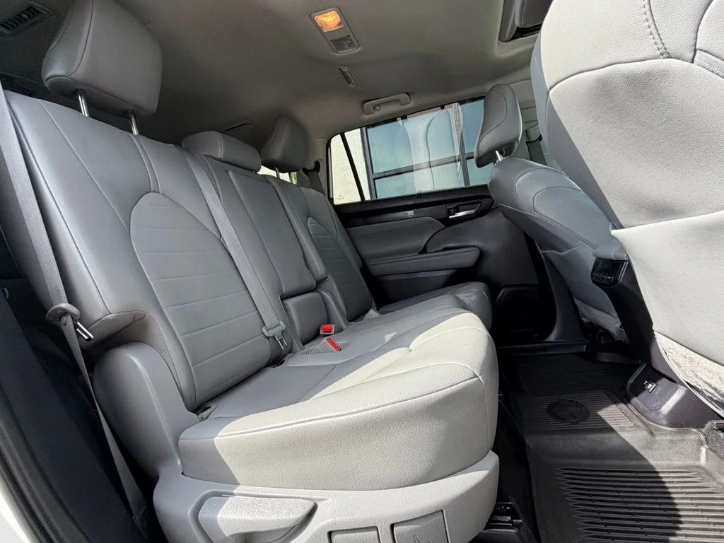 Used 2021 White Toyota XLE image 21