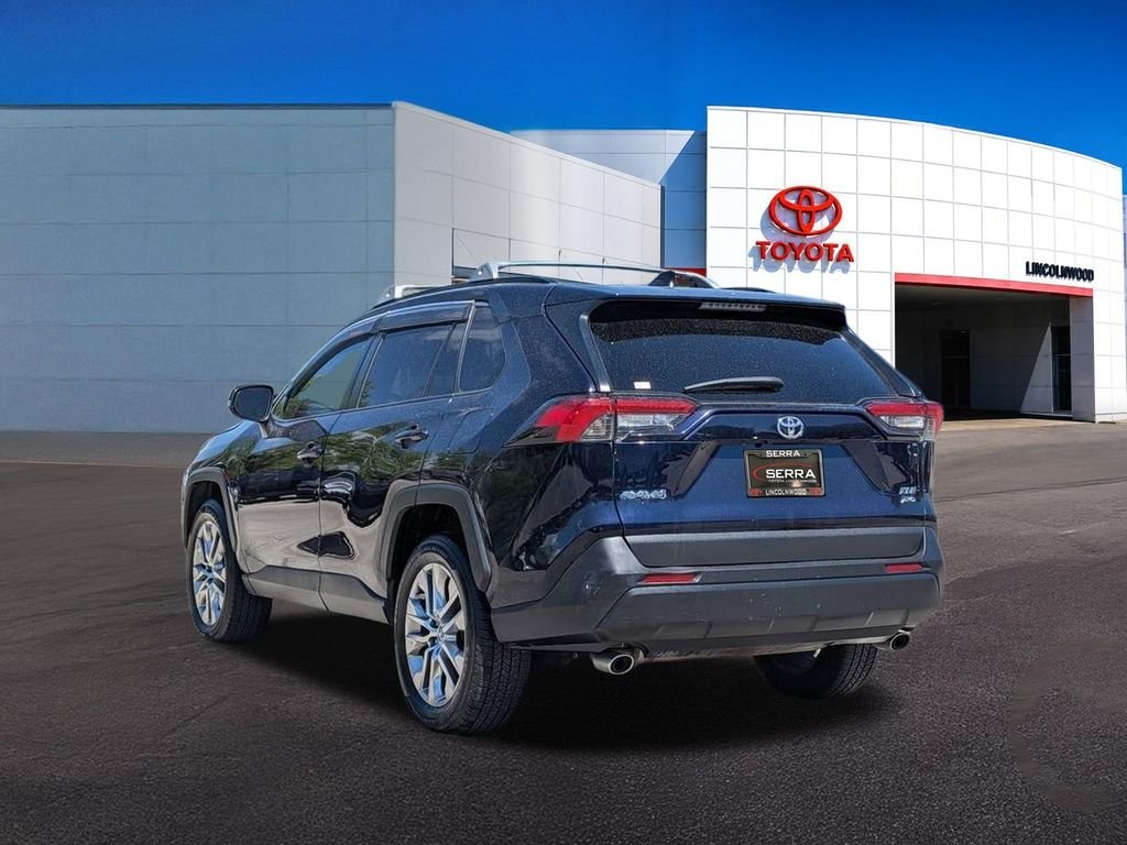 Used 2020 Blue Toyota XLE Premium image 13